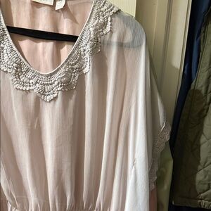 Elegant gray Chico’s topwith Lace Trim size0